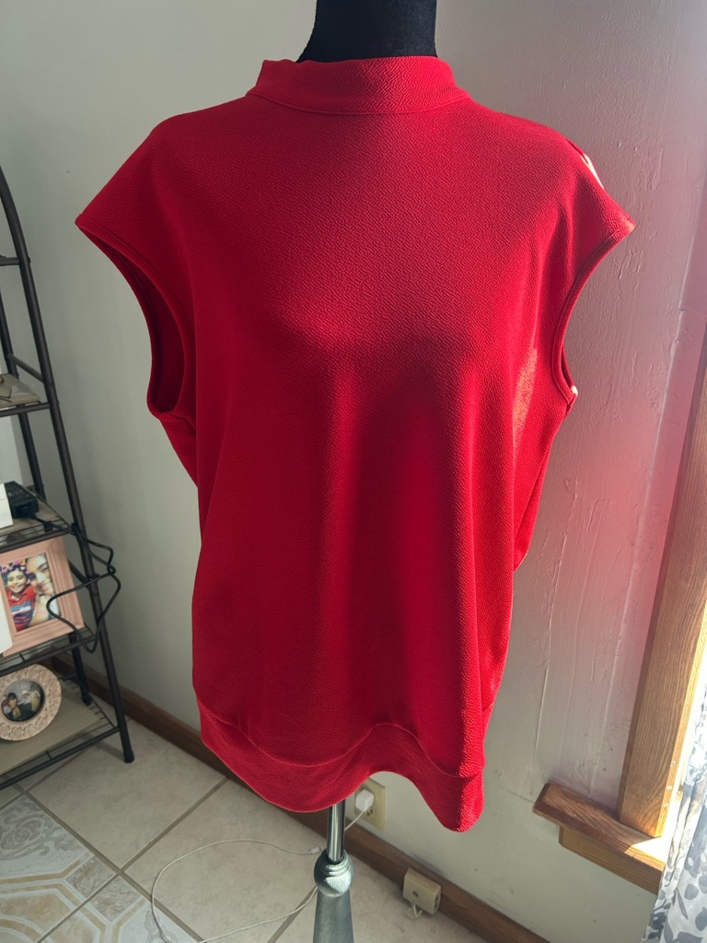 New York & Company Red Sleeveless Mock Neck Tank